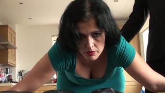 Slut mom Montse Swinger will travel for anal
