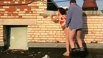 1fuckdatecom Amateur couple fucking on roof