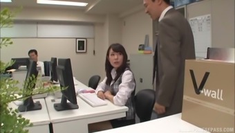 Dick craving secretary Imai Mayumi pounded hard by a hunk
