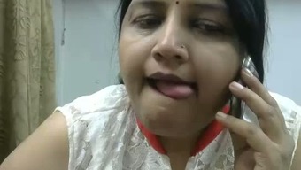 Chunky mature indian bhabhi having phone sex on webcam
