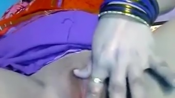 Desi Garam Choot Bhabhi fingering mastrubating Pussy phudi