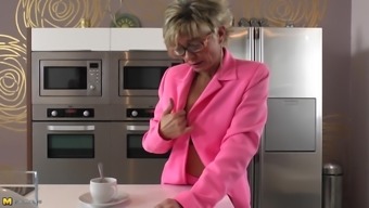 Dazzling matured granny drilling her juicy pussy using toy in the kitchen