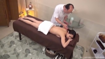 A most erotic kind of massage for the skinny Japanese demoiselle