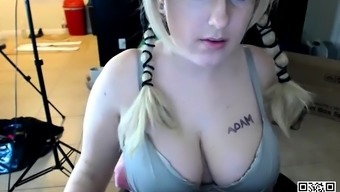big boobs girl on webcam