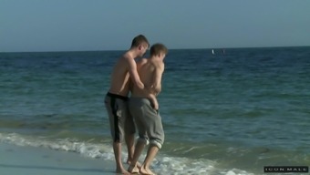 GAy couple fucking doggy style after a day on the beach