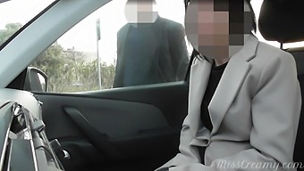 Dogging my wife in public car park and she jerks off a voyeur