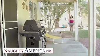 Naughty America - Samantha Reigns has a sweet pussy and Brad can smell it!!