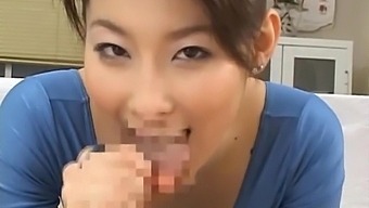 Japanese chick Akane Sakura flashes her boobs while giving head