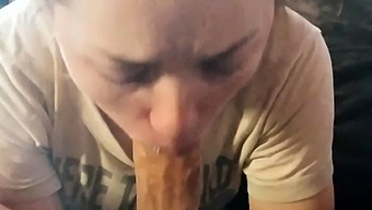 Amateur blonde wife using her lovely lips to please a cock