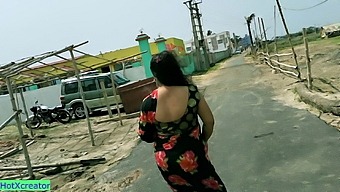 Indian beautiful Milf bhabhi fucking at sea beach resort!!