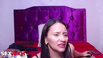 Latina babe indulges in foot fetish on webcam