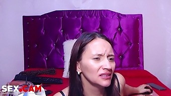 Latina babe indulges in foot fetish on webcam