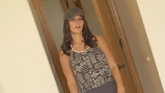 Mandy Flores sucking her boyfriend's dick in a homemade POV video