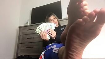 Softcore foot fetish with MILF jock and sucking
