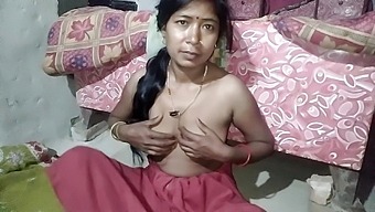 Stunning Indian aunty gets her pussy filled and fucked