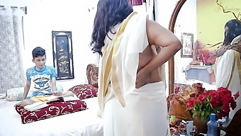 Mature Indian MILF gets her pussy pounded in HD video