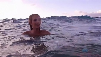 Teen (18+) gets double penetrated in the waves without her bikini