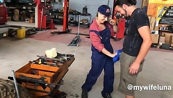 Mature mechanic with big tits gets paid for anal sex in HD POV video