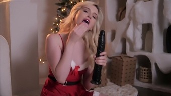 Stunning natural beauty enjoys intense orgasm with massive toy
